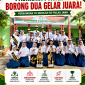 Bepose bersama tim Paskibra Piwan di lapangan upacara