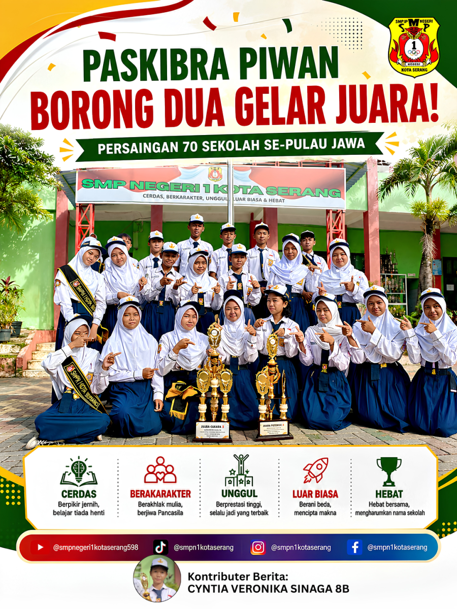 Bepose bersama tim Paskibra Piwan di lapangan upacara