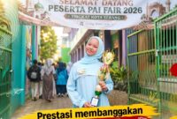 Ratu Siti Ali Nurkhanza Finajmi menunjukkan piala Juara 3 Lomba Pidato PAI Fair 2026 Tingkat Kota Serang usai kompetisi yang berlangsung pada 10 Juni 2026.