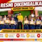 Kepsek dan 10 siswa peringkat pencapaian nilai terbaik berfoto bareng