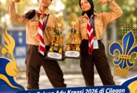 Zaldian Azka Rahmatullah (8D) dan Ghefira Tsaury Alfhatunnisa (8B) berpose bersama trofi hasil perjuangan mereka pada ajang LA-GALAKSI X Tahun 2026.
