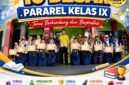 10 Besar Pararel Kelas IX SMP Negeri 1 Kota Serang, berpose bersama orang tua dan kepala sekolah